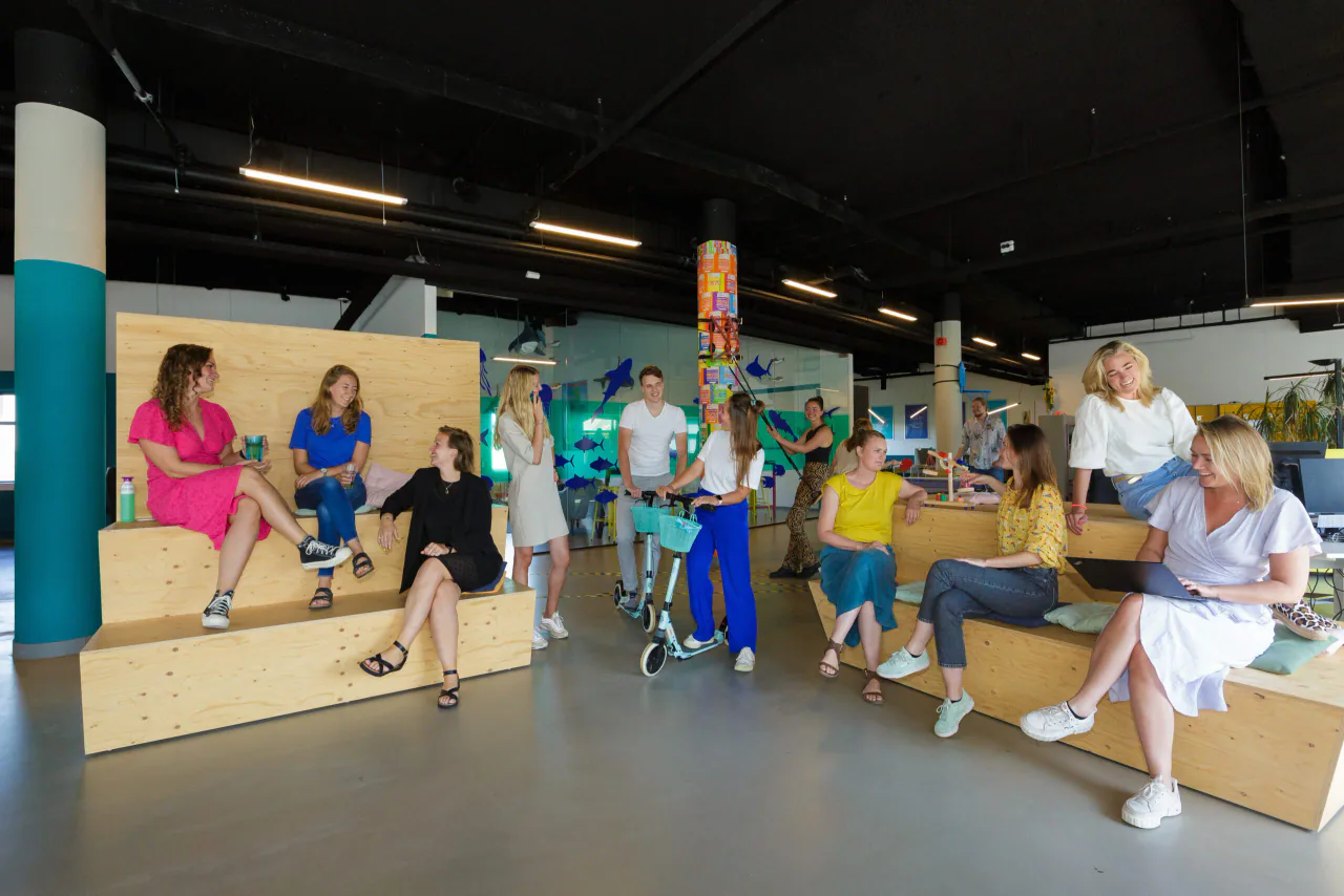 Collega's van Team050 in hun kantoor in Groningen
